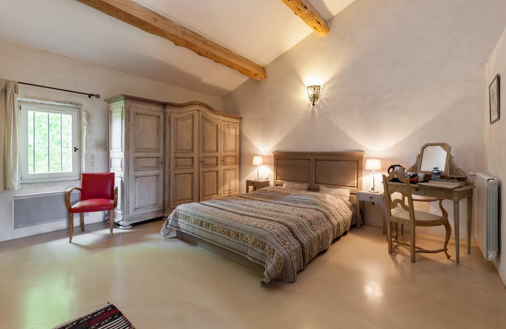 Bed and Breakfast La Louviere Des Bruyeres Robion en Luberon Habitación foto